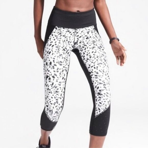 Athleta Printed Stealth TruCool Capri Pant S - Picture 2 of 9